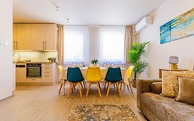 Roomy Apartment 80Sqm At City Center Free Parking Space, Ac & Balcony, Separate Ac In All Four Rooms