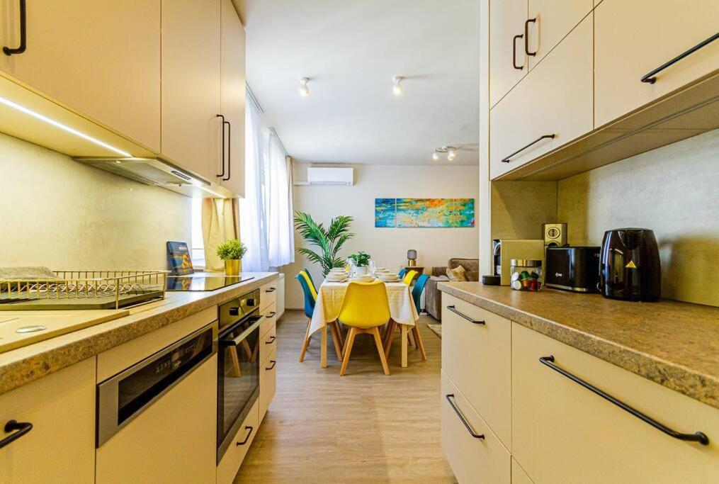 Roomy Apartment 80Sqm At City Center Free Parking Space, Ac & Balcony Budapest Exterior foto
